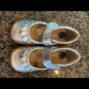 Livie and Luca girls shoes size 1. Silver GUC